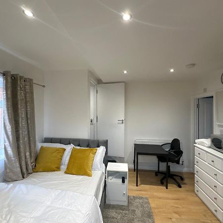 Keedonwood Road Bromley, Rooms With Free Wifi Extérieur photo