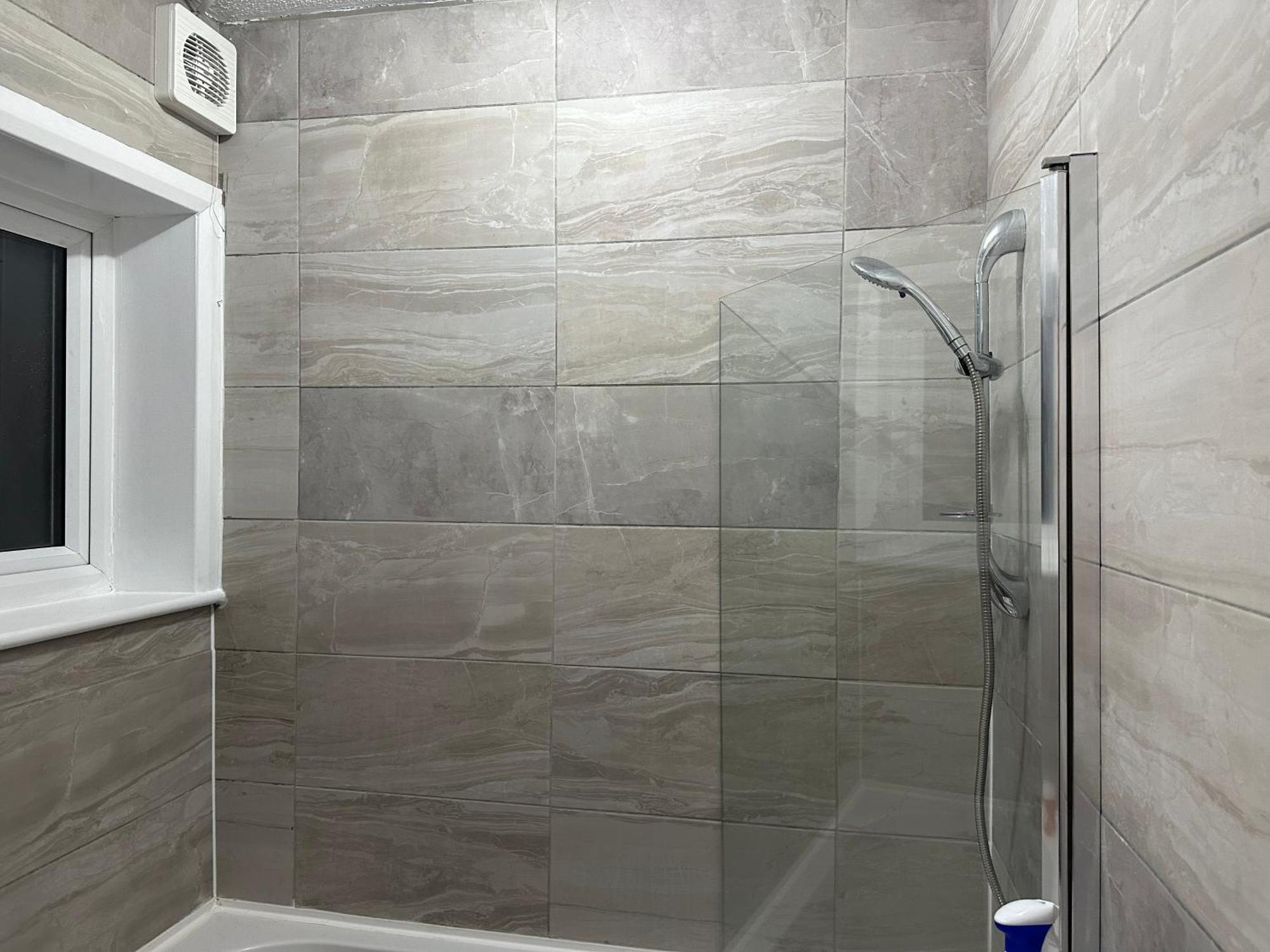 Keedonwood Road Bromley, Rooms With Free Wifi Extérieur photo